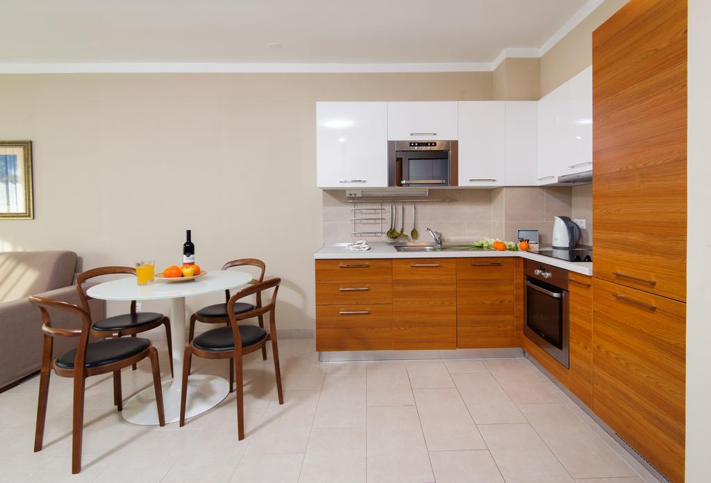 Sunset Apartments โปดสตรานา ภายนอก รูปภาพ